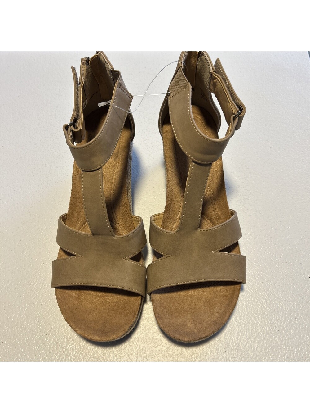 Adrienne Vittadini Women's Tan Faux Leather Platform Sandals Size 8.5